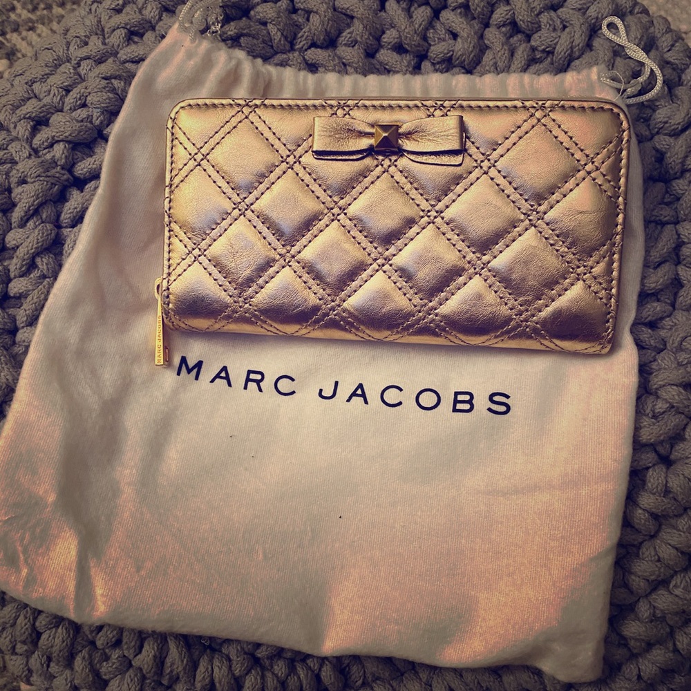 Marc Jacobs Gold zipped wallet brand new